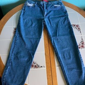 GLORIA VANDERBILT JEANS